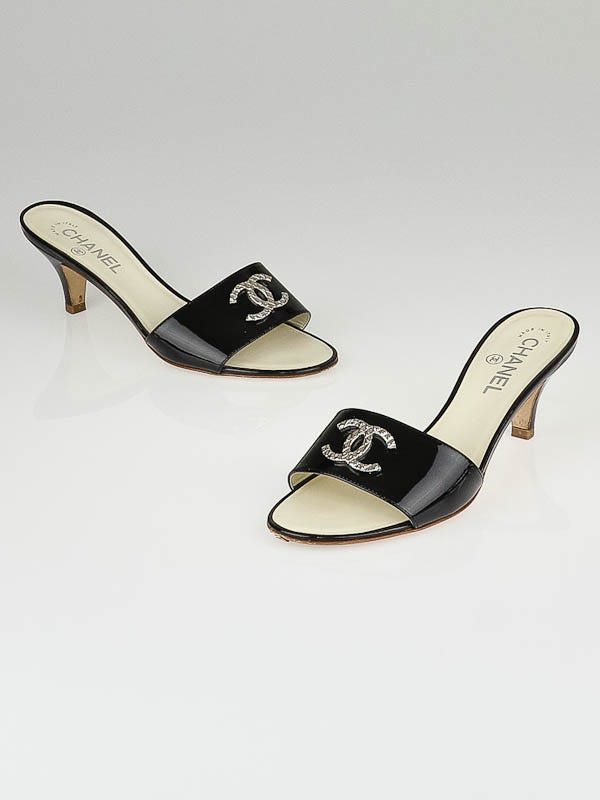Chanel Black Patent Leather CC Logo Slide Mules Size 7.5/38 - Yoogi's Closet