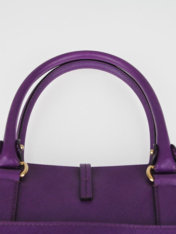 Ferragamo　紫 スエード パーティーバッグ Salvatore Ferragamo Purple Pebbled Leather Briana Small Tote Bag
