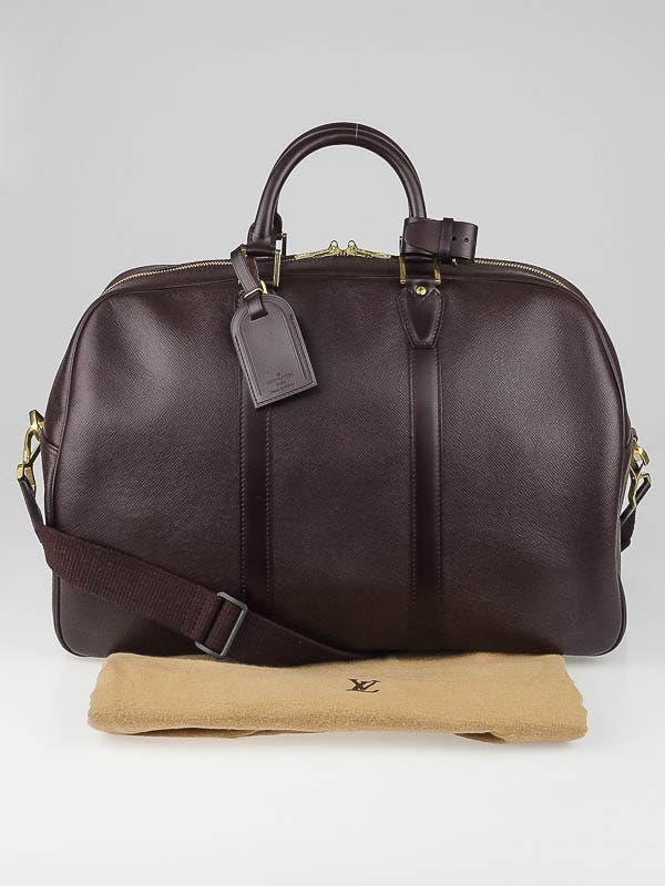 Louis Vuitton Taiga leather Kendall PM Acajou Dark red ref.48100 - Joli  Closet