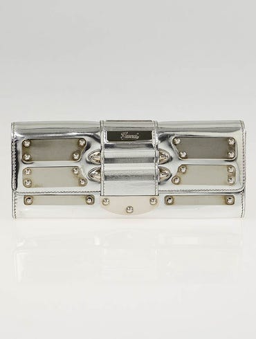 Gucci Silver Metallic Patent Leather - Yoogi\'s Closet Bag Clutch Mirror