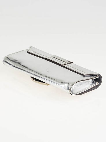 Gucci Silver Metallic Patent Leather Mirror Clutch Bag - Yoogi\'s Closet