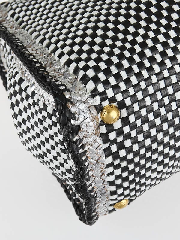 韓国商品/IGUAMAKARAS Dot Pattern Baguette Bag IUGAMAKARAS | New IUGA bag on the street ! ☀️ 📍Dot
