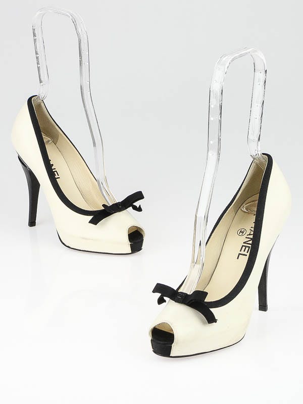 Chanel White Leather Grosgrain Bow Peep Toe Pumps Size 5.5/36