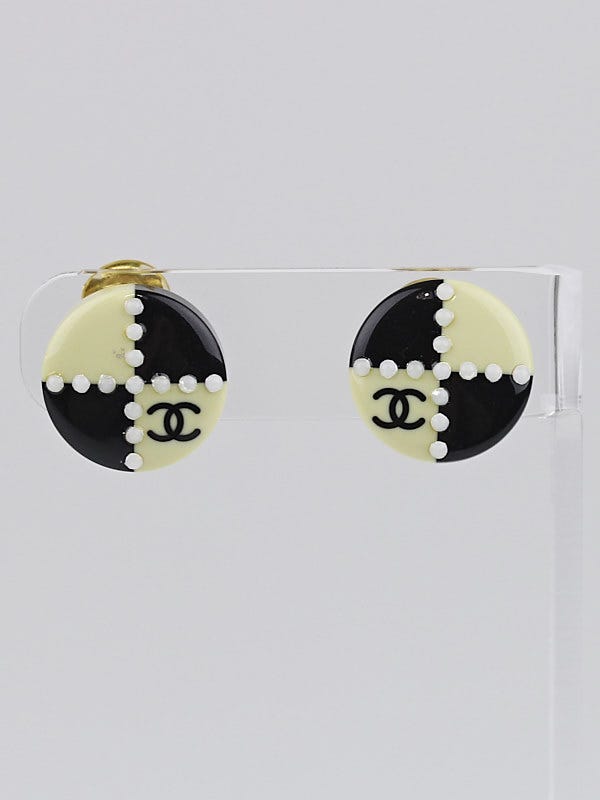 Chanel Black/White CC Check Disc Clip-On Earrings - Yoogi's Closet