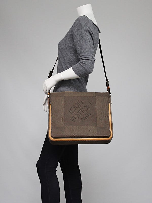 Terre damier geant messenger bag Louis Vuitton Brown in Cotton