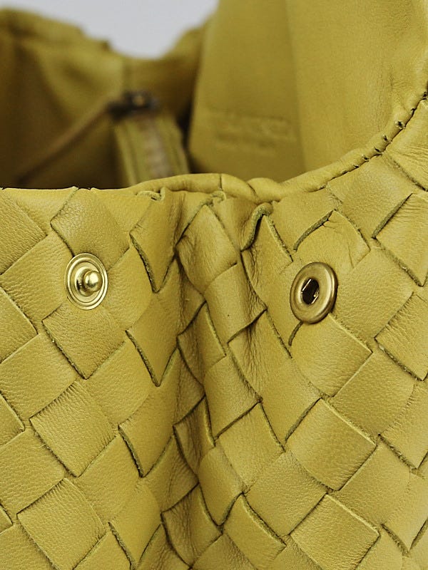 Bottega Veneta - Authenticated Pouch Clutch Bag - Leather Green Plain for Women, Very Good Condition