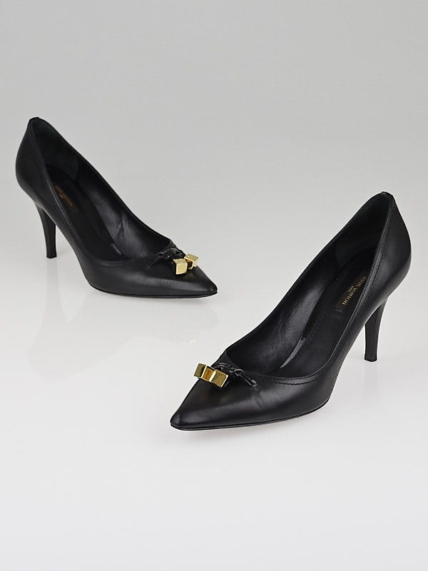 Louis Vuitton Pointed Toe Leather Pumps