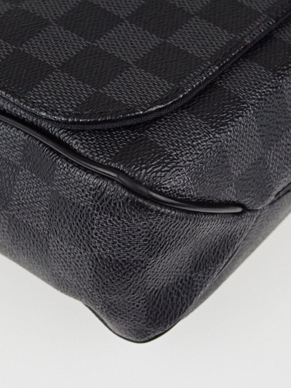 Louis Vuitton Damier Graphite District MM - Grey Messenger Bags, Bags -  LOU712713