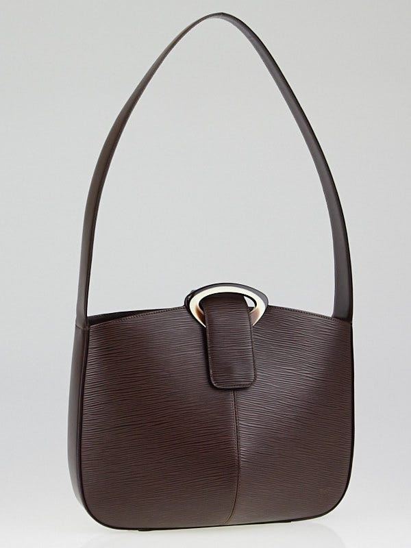This Louis Vuitton Reverie Epi Shoulder Bag is in great condition and the  perfect everyday bag! 