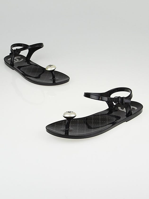 Chanel Black Rubber Flat Sandals Size 7.5/38 | Yoogi's Closet