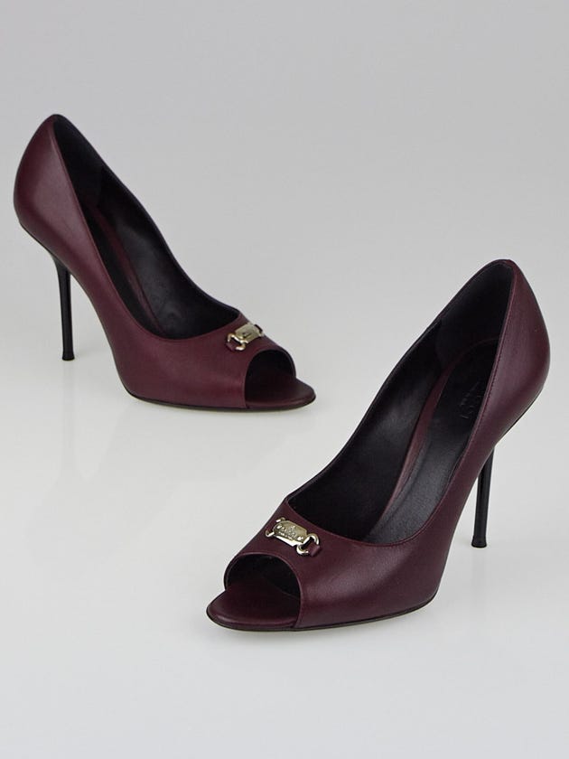 Gucci Burgundy Leather Logo-Plate Peep-Toe Pumps Size 7/37.5