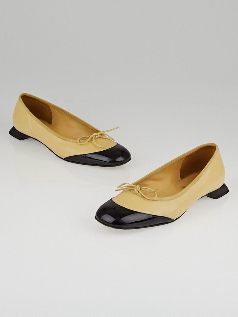 Chanel Light Beige/Black Patent Leather Cap-Toe Ballerina Flats
