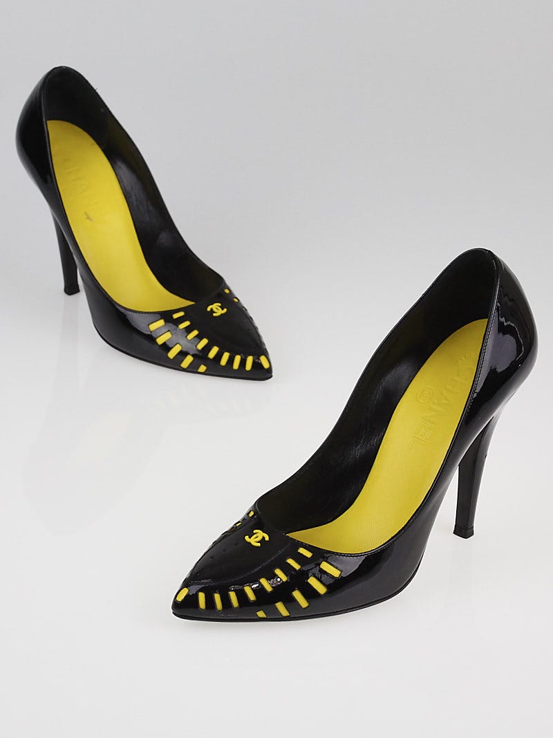 Chanel Black Patent Leather Yellow Cut Out CC Logo Pumps Size 7.5/38