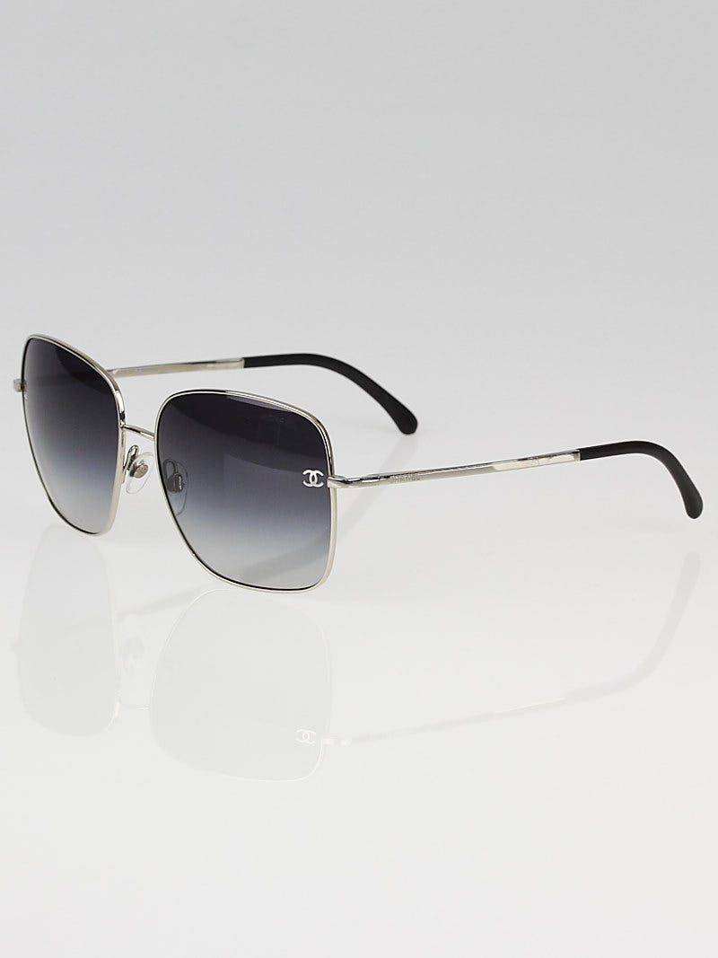 Chanel - Authenticated Sunglasses - Metal Black Plain for Women, Good Condition