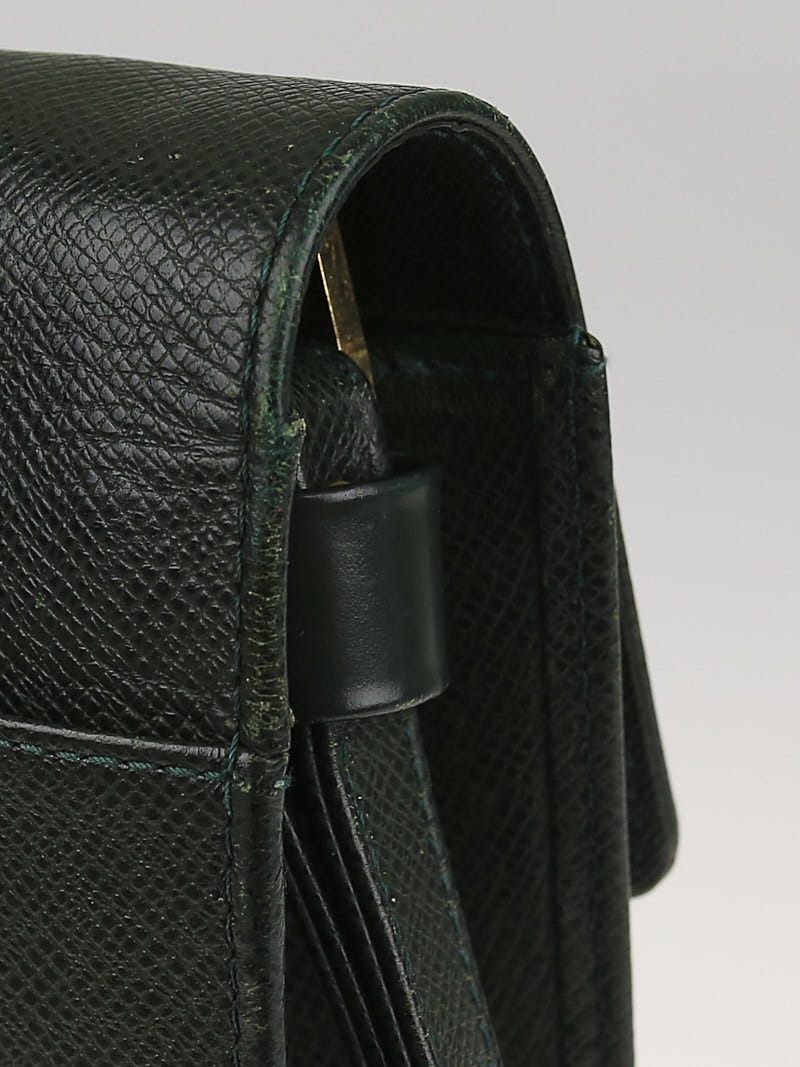 LOUIS VUITTON Taiga Baikal Clutch Bag Epicea M30184 LV Auth th1580 Leather  ref.375483 - Joli Closet