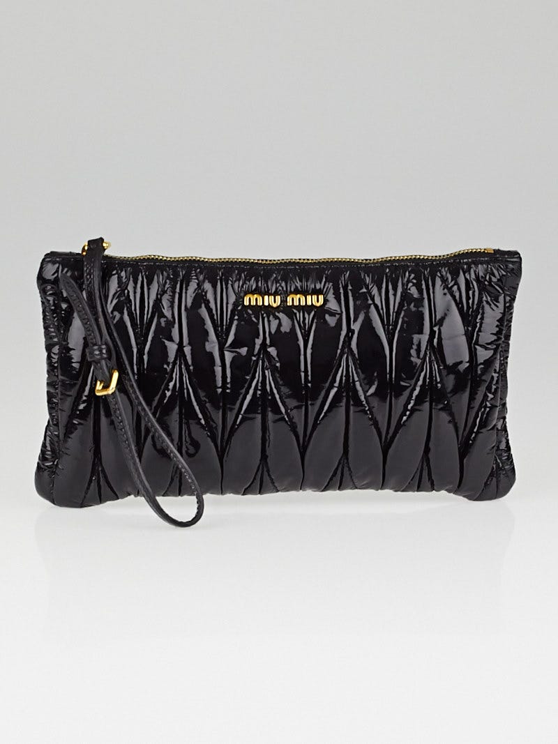 バッグ miu miu PATENT MATELASSE CLUTCH Miu Miu Black Patent Vinyl Matelasse Clutch Bag | Yoogi's Closet