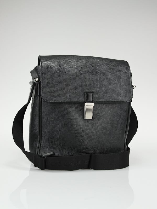 Louis Vuitton Black Taiga Leather Yaranga Porte Appareil Messenger Bag