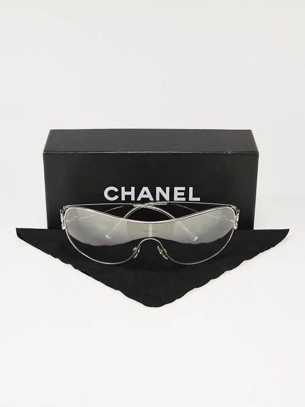 Chanel &amp; Swarovski サングラス Authenticated Chanel Shield Sunglasses Swarovski Crystals CC 4073