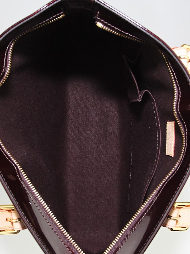Louis Vuitton Brentwood Handbag Monogram Vernis White 2357201