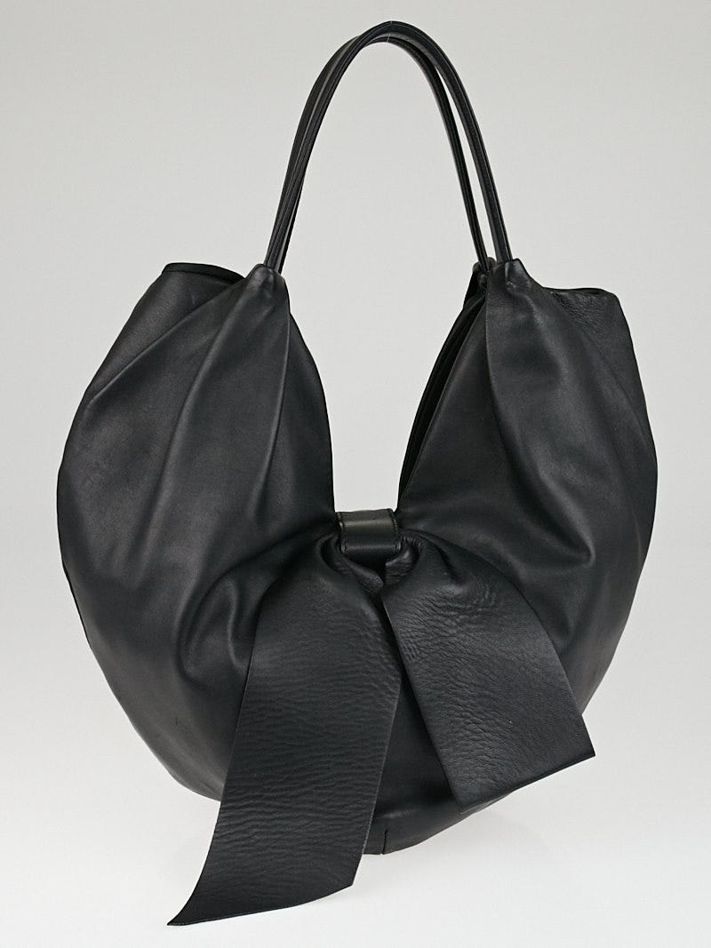 multa Abrasivo Advertencia Valentino Black Nappa Leather 360 Bow Hobo Bag - Yoogi's Closet