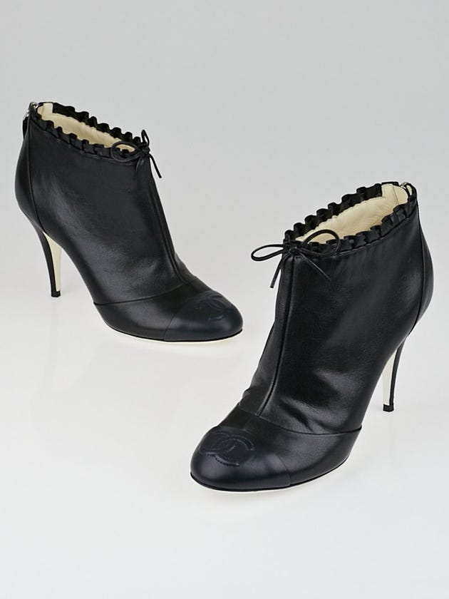 Chanel Black Leather Ruffle and Cap-Toe Ankle Boots Size 8.5/39