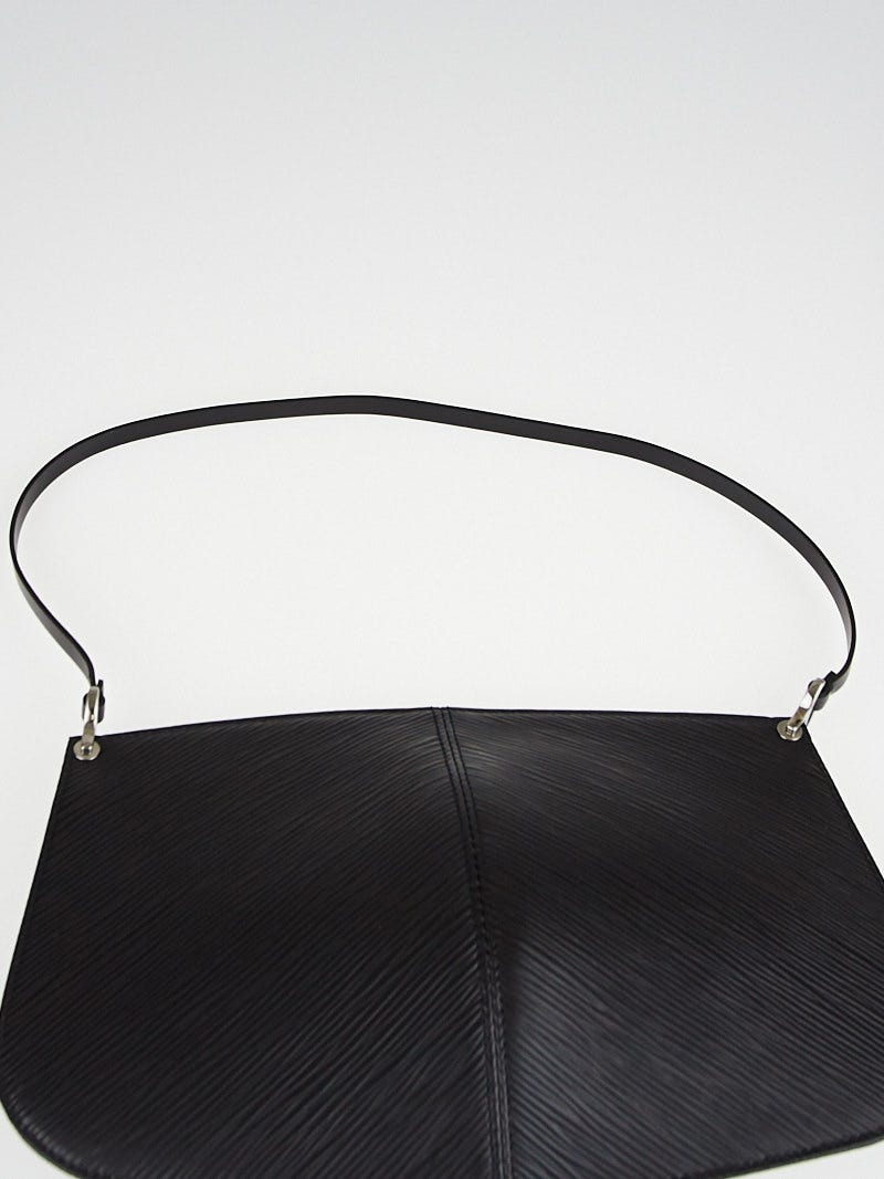 Louis Vuitton Black Epi 'Demi Lune' Pochette ○ Labellov ○ Buy