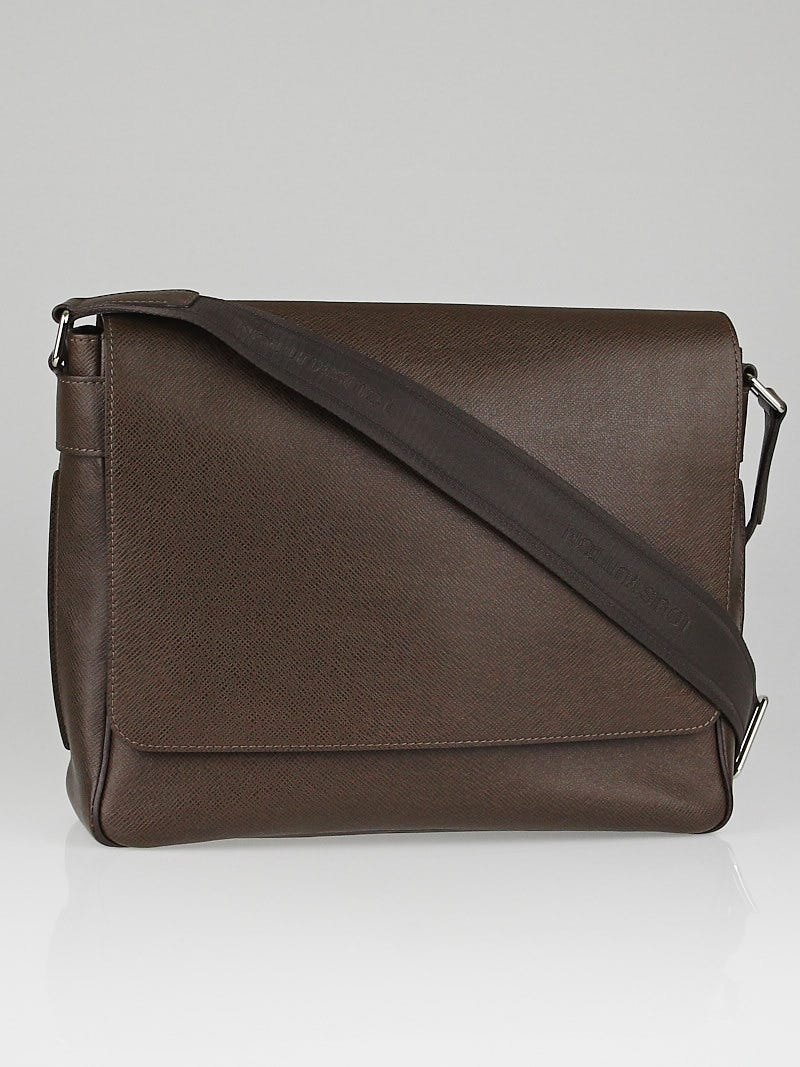 Louis Vuitton Taiga Roman Messenger Bag