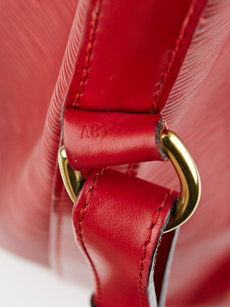 Louis Vuitton petit Noé shopping bag in red epi leather