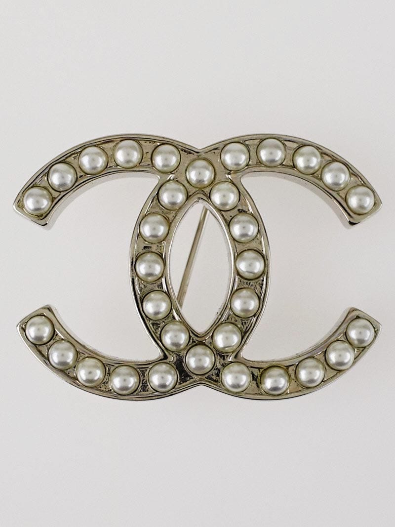 Chanel Silver Metal and Glass Pearl CC Brooch - Yoogi's Closet