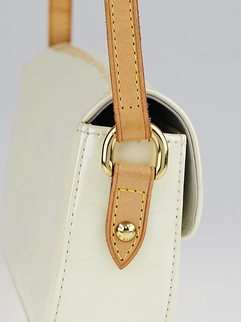 Louis Vuitton Perle Monogram Vernis Malibu Street Clutch Bag - Yoogi's  Closet