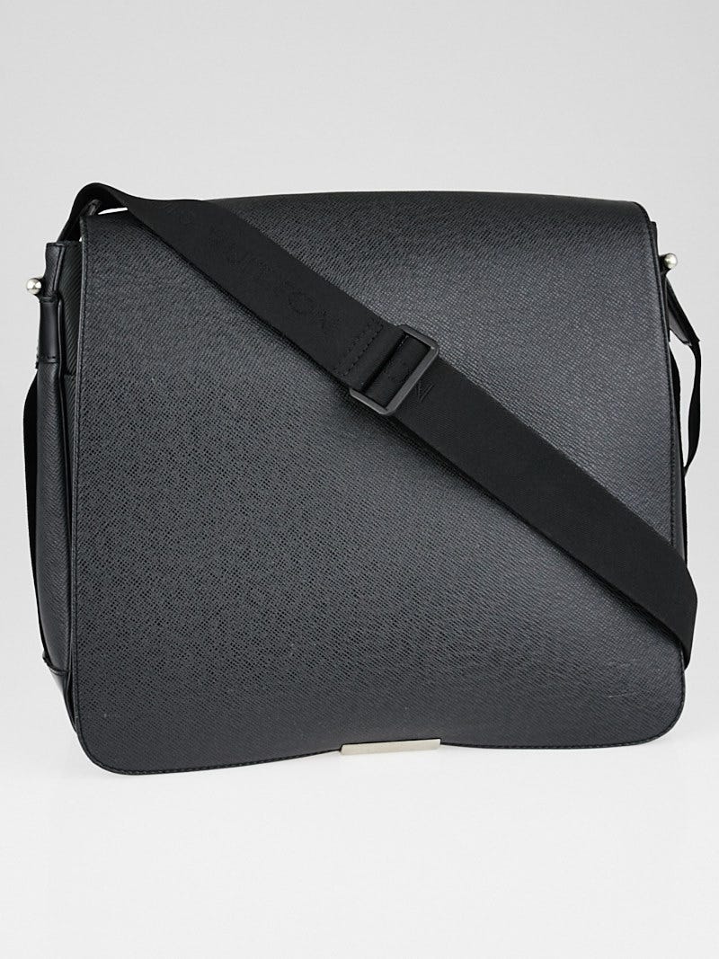 Louis Vuitton Taiga Leather Viktor M30142 Bls-$288
