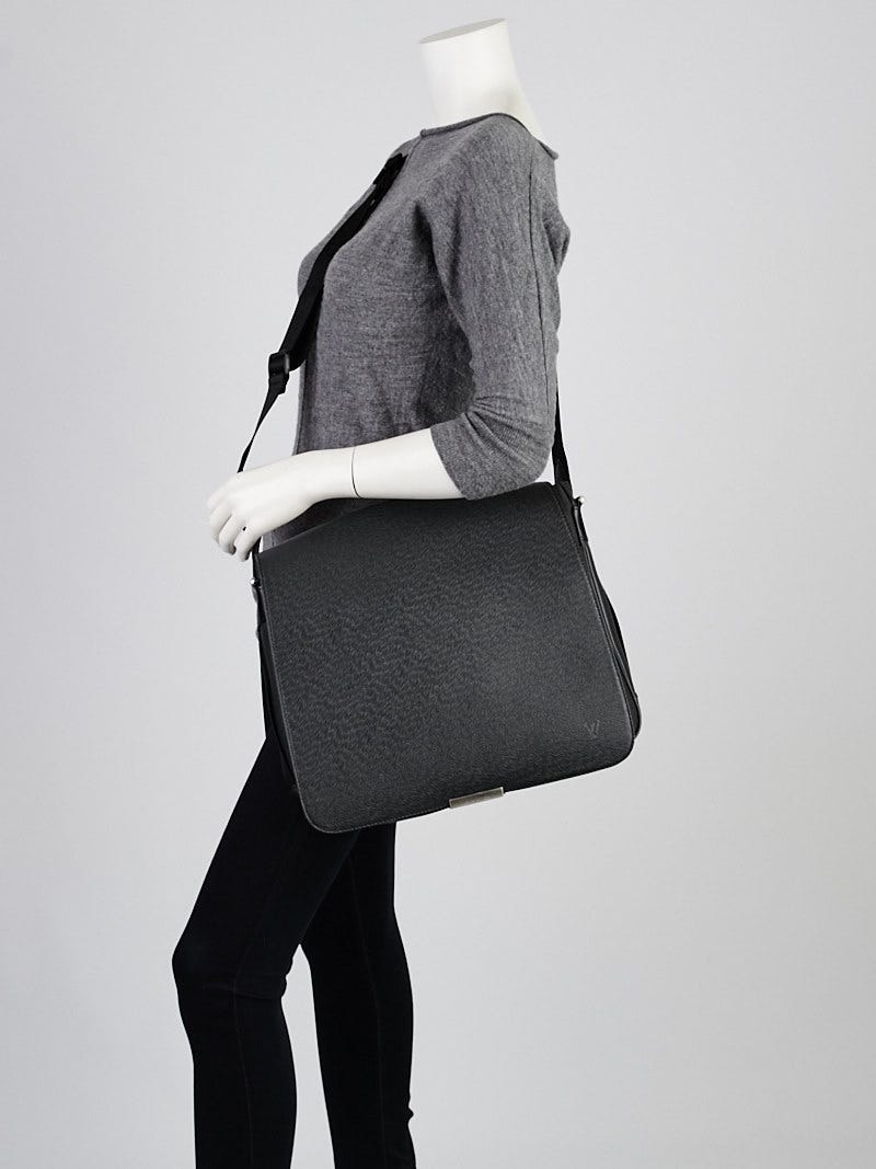 Louis Vuitton Taiga Victor M30146 Bag Shoulder Unisex