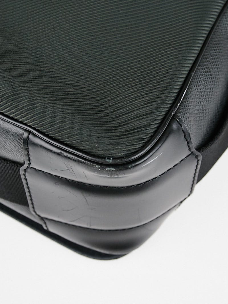 Louis Vuitton​ Viktor GM Taiga Black Messenger​ Bag​ Year​ : 2008