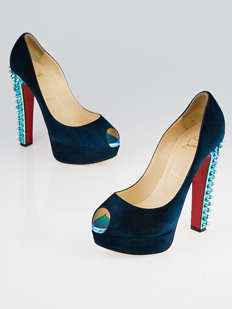 Louboutin on sale a clou