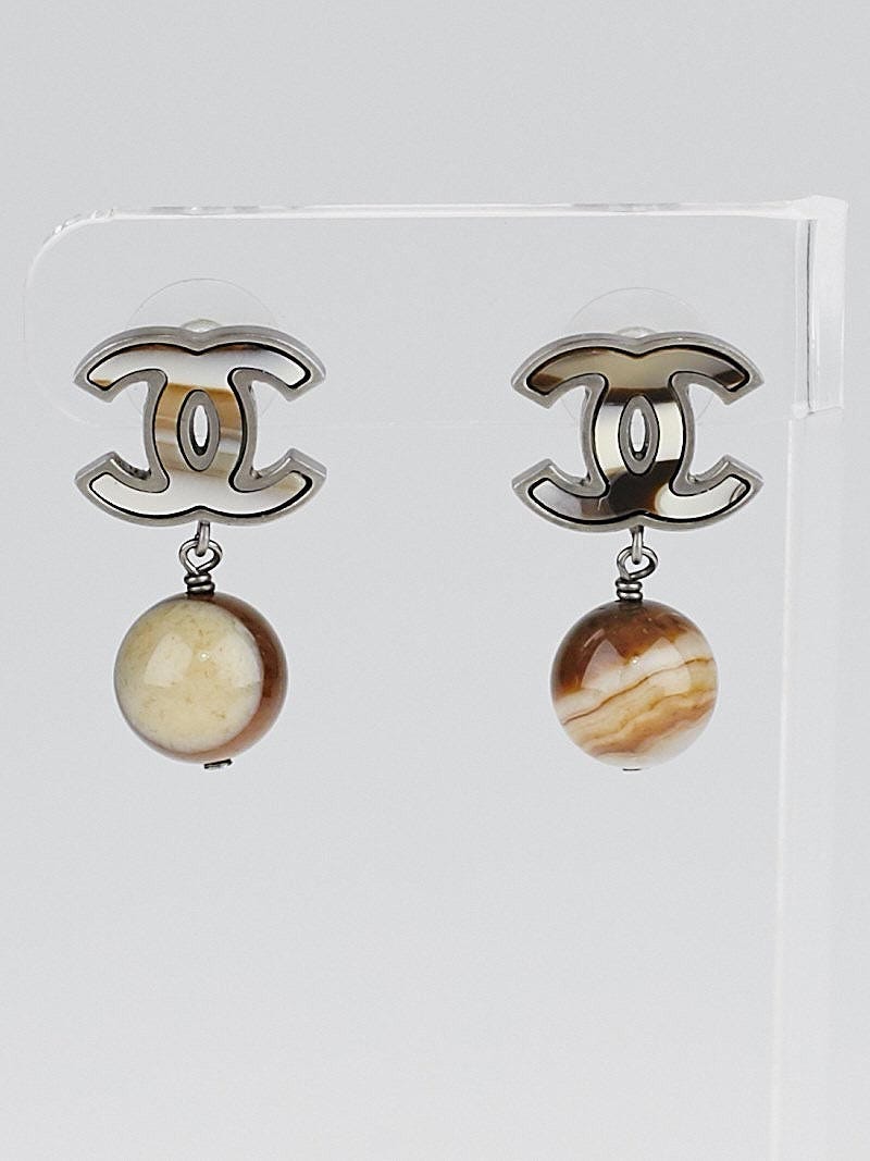 Chanel Brown Marble Silvertone Metal CC and Brown Marble Drop Earrings - Yoogi's  Closet