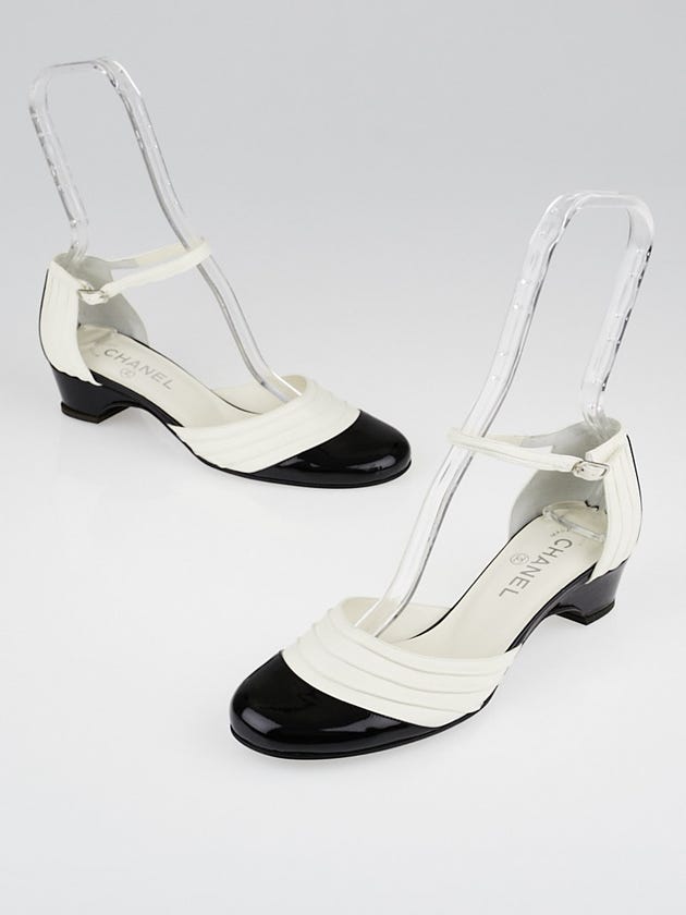 Chanel White Leather and Black Patent Leather Ankle Strap Flats Size 7.5/38
