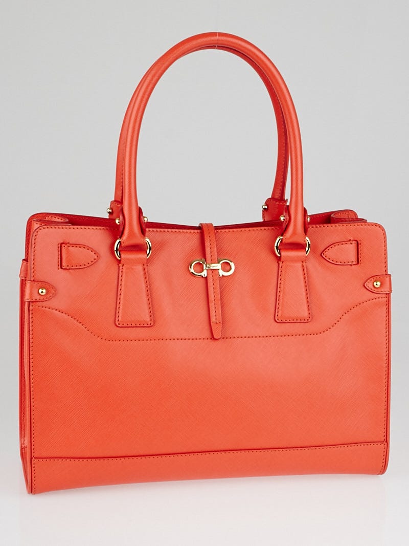Ferragamo briana tote store