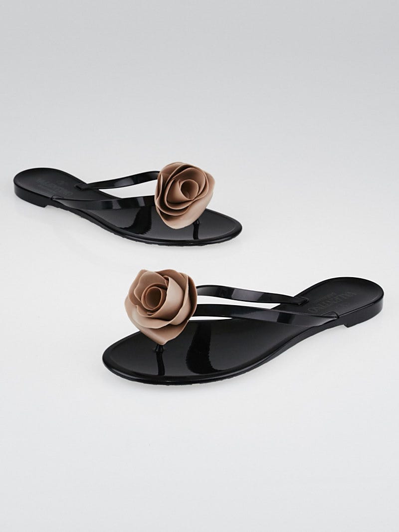 peave skylle intellektuel Valentino Black/Beige Jelly Rose Flip Flop Sandals Size 7.5/38 - Yoogi's  Closet