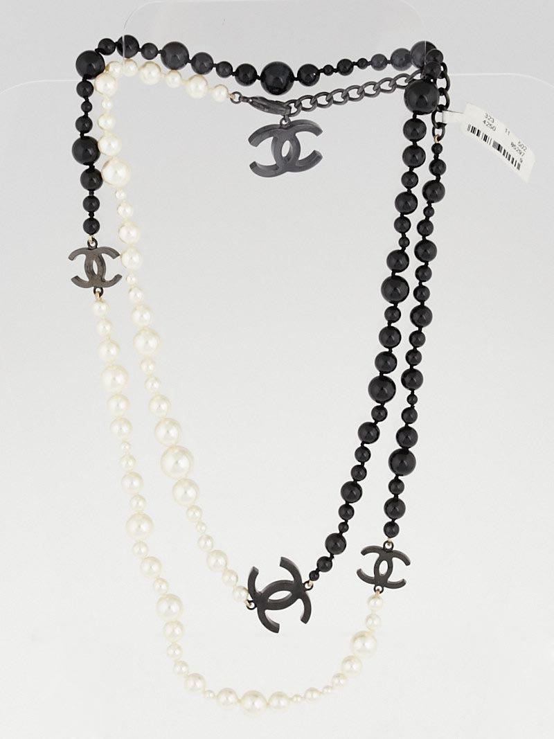Chanel black and white necklace store