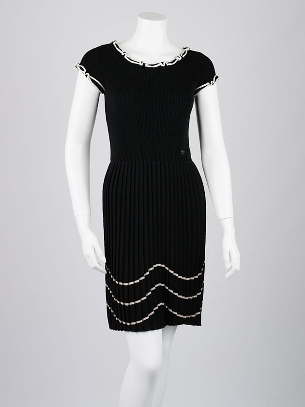 Chanel Black Wool Pleated Dress Size 2/34