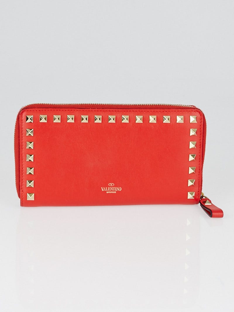Perforering Pasture personale Valentino Red Leather Rockstud Zip Continental Wallet - Yoogi's Closet