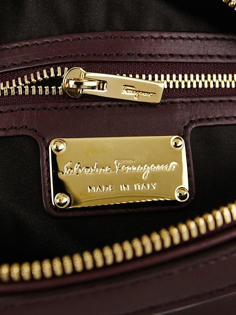 とも‼︎ 美品 Salvatore Ferragamo バーガンディ Salvatore Ferragamo Burgundy Smooth Calfskin Leather Mini Fiamma