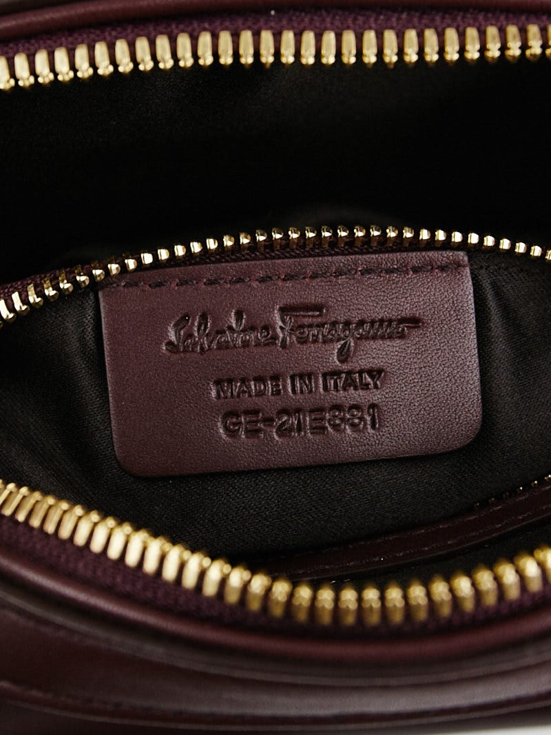 とも‼︎ 美品 Salvatore Ferragamo バーガンディ Salvatore Ferragamo Burgundy Smooth Calfskin Leather Mini Fiamma