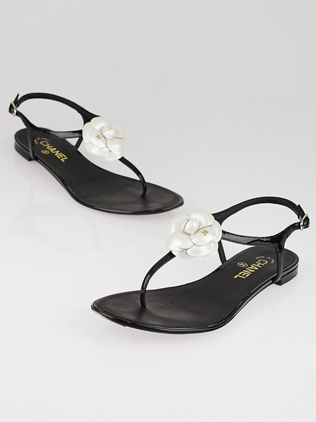 Chanel White and Black Patent Leather Camellia Flower Thong Sandals Size 10.5/41