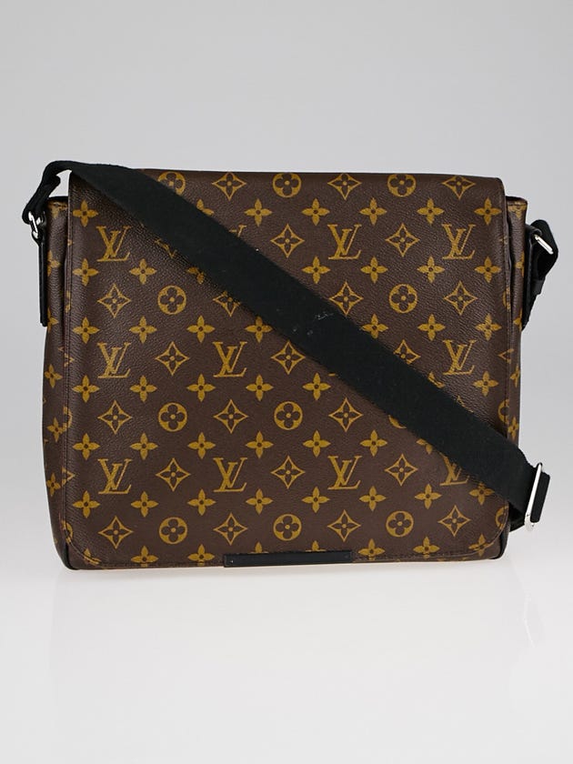 Louis Vuitton Monogram Canvas District MM Messenger Bag