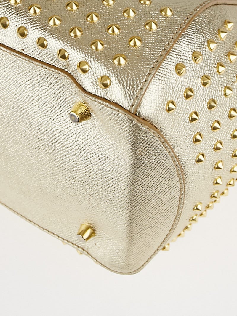 激レア  新品未使用 タグ付き Burberry ゴールド金具 革手袋 Burberry Gold Studded Patent Leather Small Blaze Bowler Bag