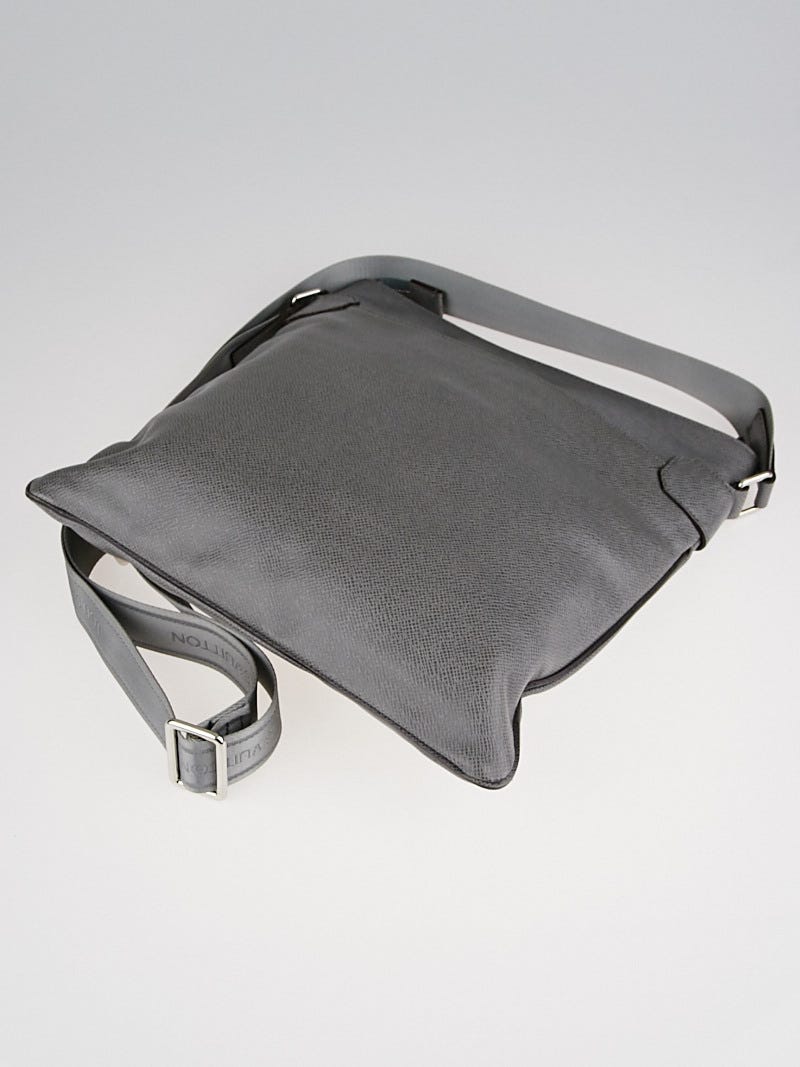 Louis Vuitton Glacier Taiga Leather Sasha Messenger Bag | Yoogi's