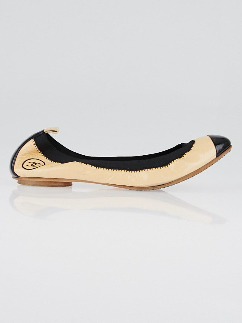 Chanel Beige/Black Patent Leather Elastic Ballet Flats Size 9.5/40
