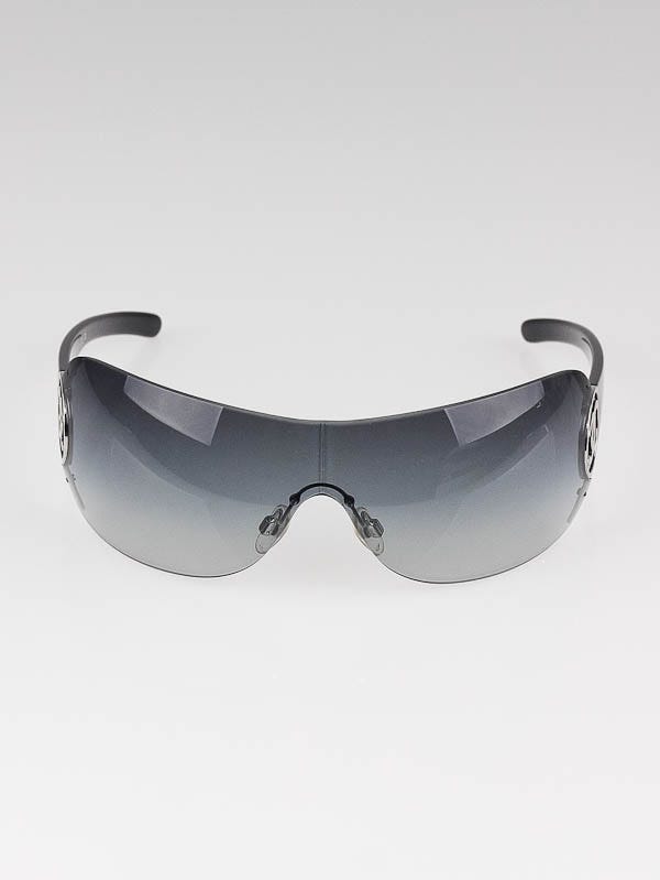 CHANEL 4145 Black Gradient Shield Sunglasses with Silver CC White Arms Chanel Black Gradient Lens Rimless Shield CC Logo Sunglasses  main image 4