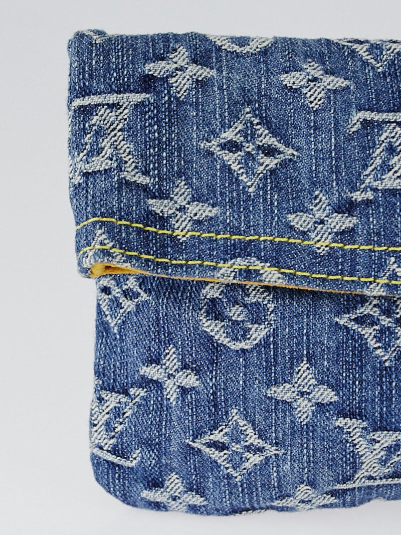 Pochette accessoire clutch bag Louis Vuitton Blue in Denim - Jeans -  17131101